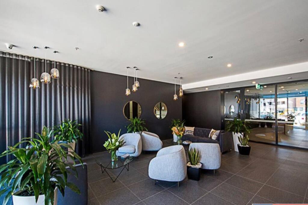 Luxe 2Br Executive Apartment Kingston Pool Parking Wifi Bbq Wine Екстер'єр фото