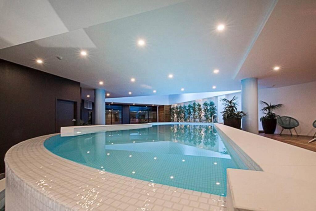 Luxe 2Br Executive Apartment Kingston Pool Parking Wifi Bbq Wine Екстер'єр фото