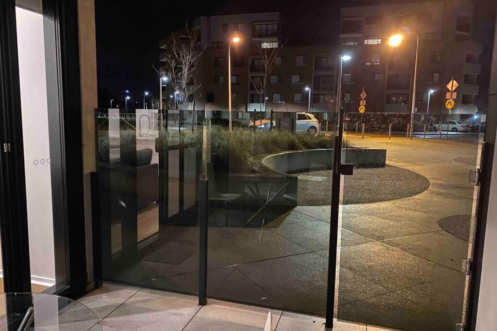 Luxe 2Br Executive Apartment Kingston Pool Parking Wifi Bbq Wine Екстер'єр фото