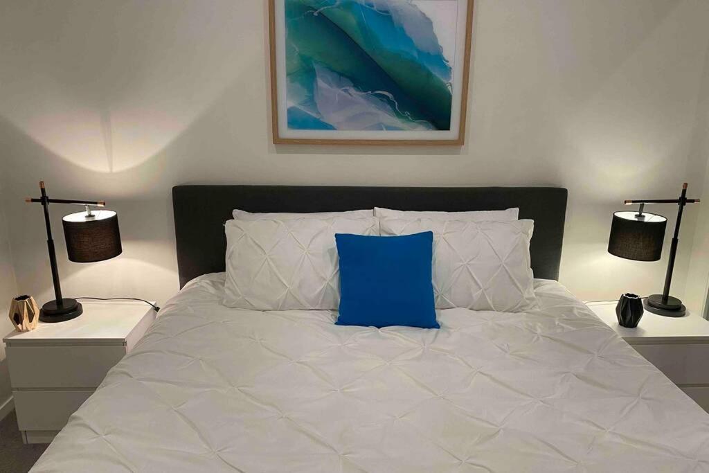 Luxe 2Br Executive Apartment Kingston Pool Parking Wifi Bbq Wine Екстер'єр фото