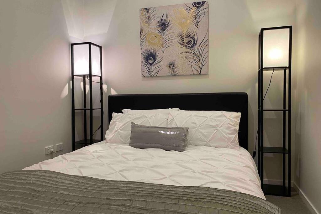 Luxe 2Br Executive Apartment Kingston Pool Parking Wifi Bbq Wine Екстер'єр фото