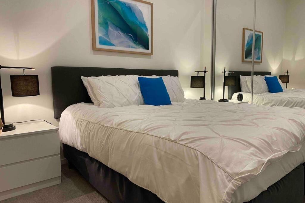 Luxe 2Br Executive Apartment Kingston Pool Parking Wifi Bbq Wine Екстер'єр фото
